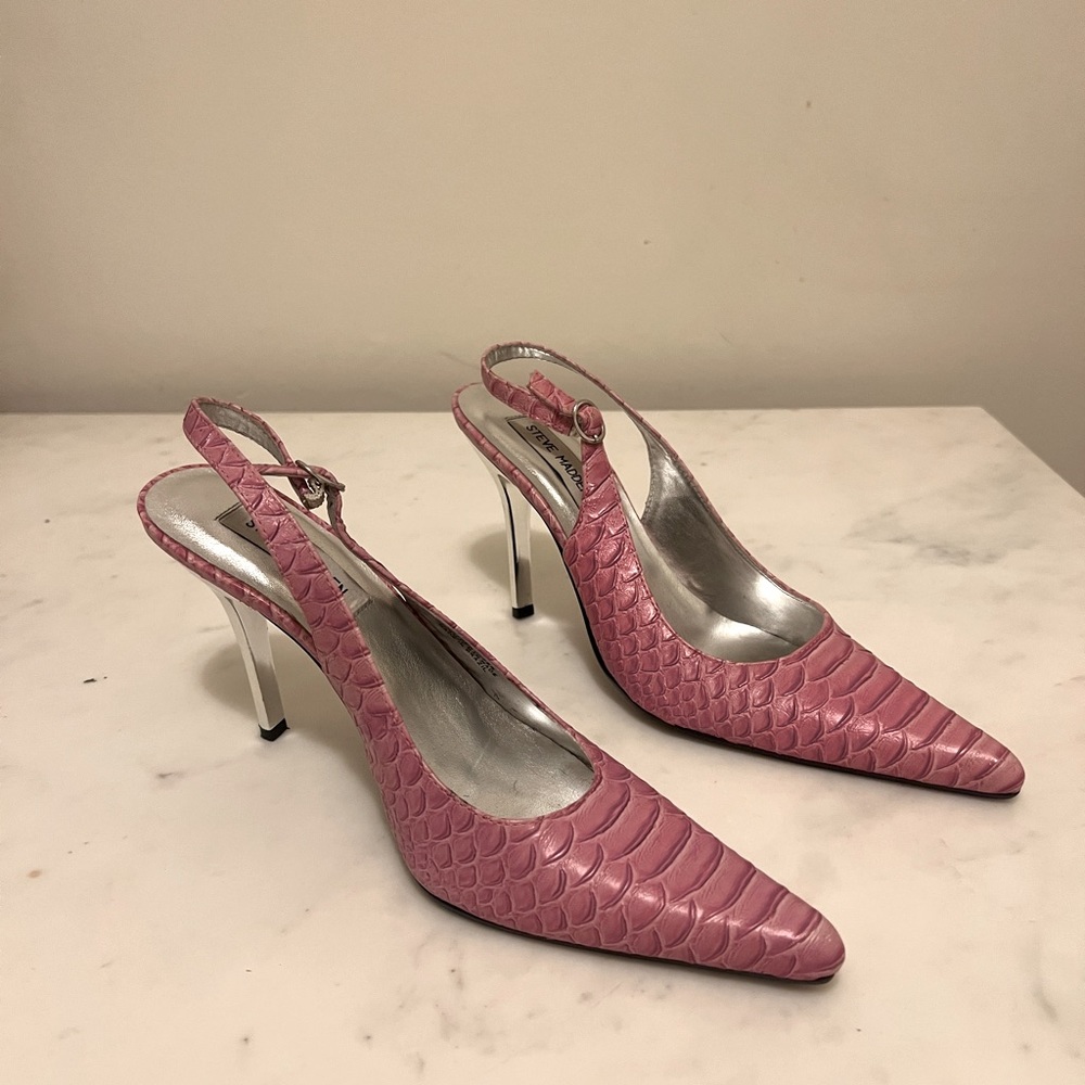 Vintage Pink Faux Snakeskin Pumps. Steve Madden. Size 8.